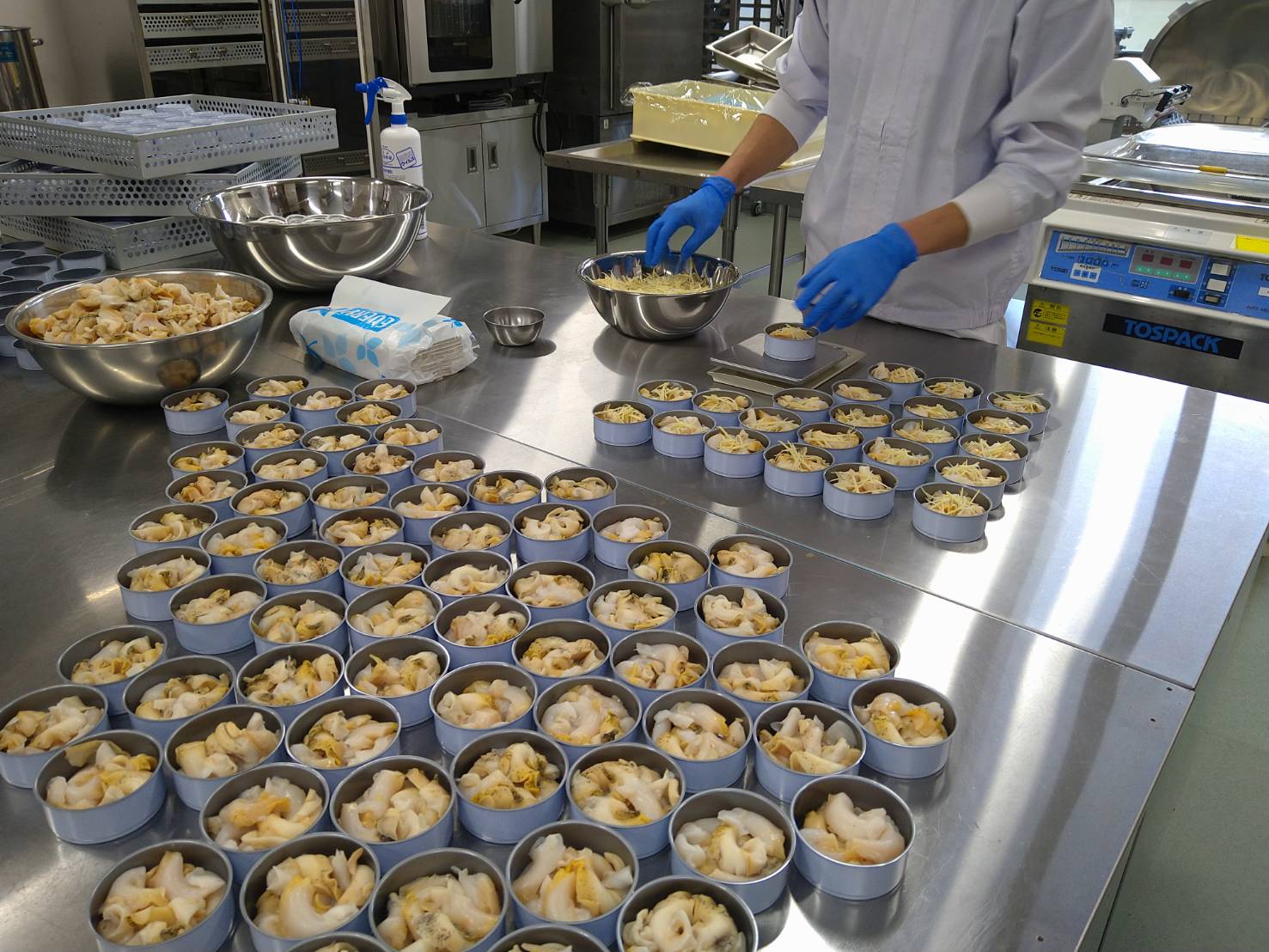 完成したバイ貝缶詰